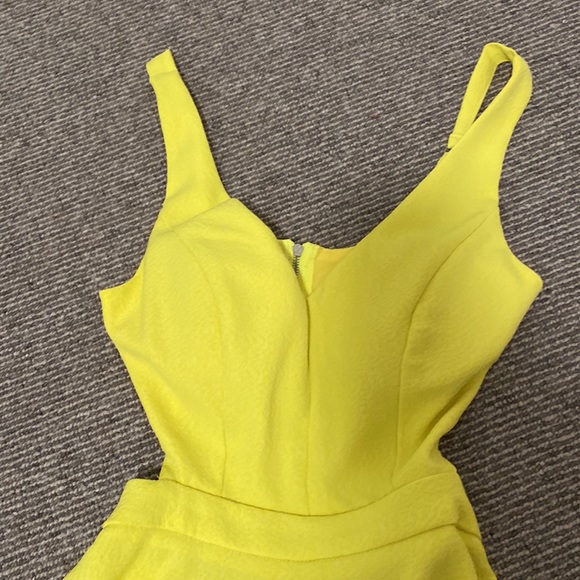 Canary yellow open back dress - Picture 3 of 5